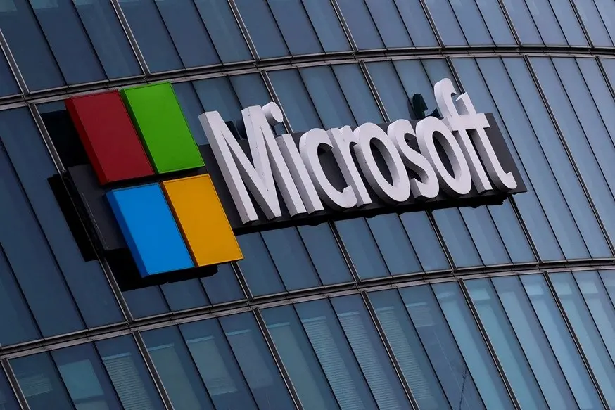 Mustafa Suleyman da Microsoft alertou sobre o risco de treinar o Claude com conceitos de bem-estar e consciência. Ele d…