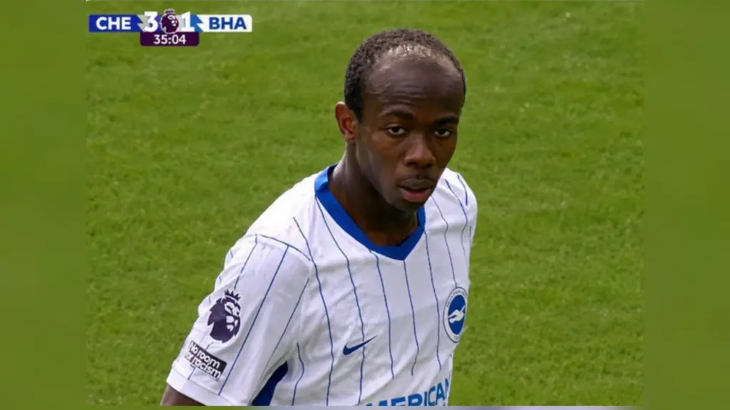 Malick Yalcouyé, jogador de futebol iorubano, teve rumores circulando na Premier League sobre ele ter idade diferente d…