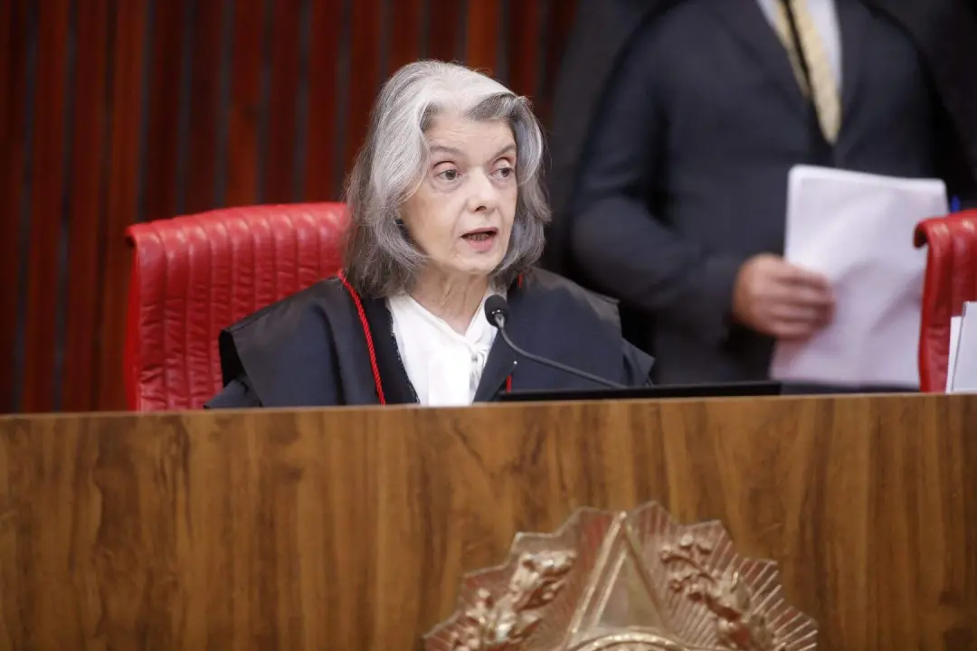 Ministra Cármen Lúcia disse no Encontro Nacional de Controle Interno em Belo Horizonte que controle do poder é vital pr…