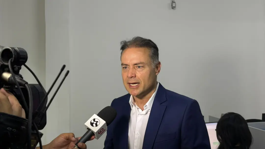 Renan Filho prometeu construir hospitais de câncer e trauma, além de implantar 80 Clínicas da Família em Maceió. A idei…