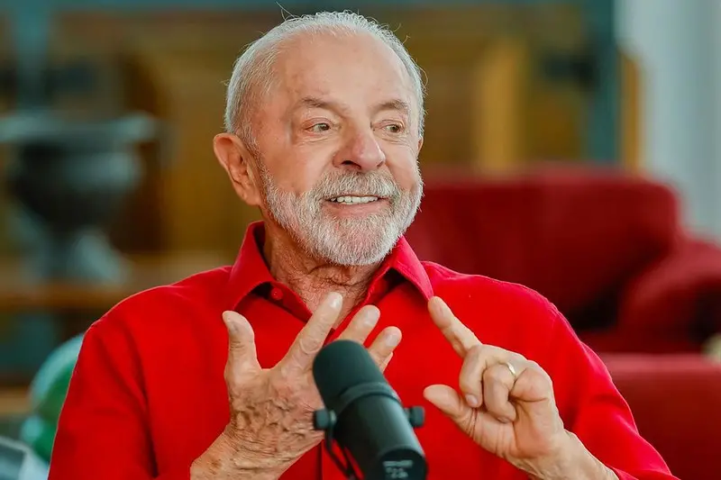 Lula disse que o Brasil precisa extrair e industrializar suas terras raras aqui, sem deixar vender a matéria-prima lá f…