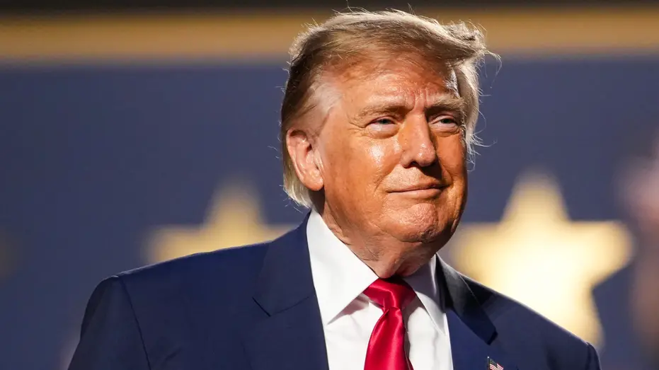 Contra Costa College em San Pablo viu estudantes baterem em uma piñata com a cara de Trump. Acontece que isso mostra co…