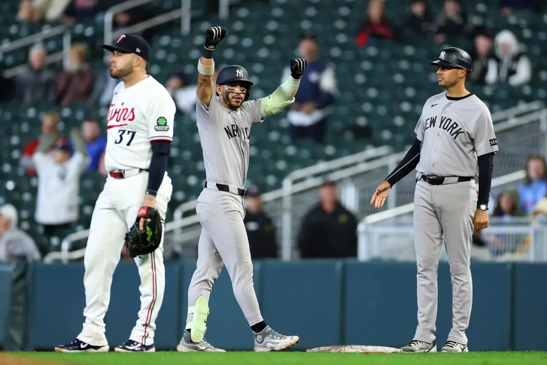 Yankees contra Twins na quarta-feira à tarde, jogo 152. Ver o jogo no Target Field é sempre tenso porque o histórico co…