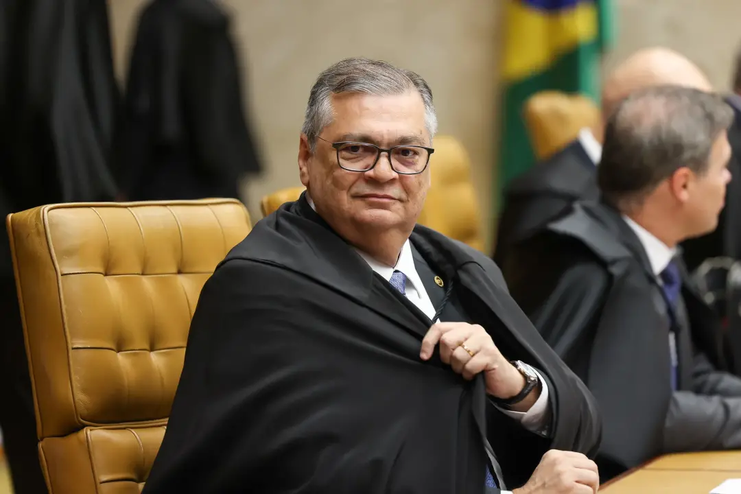 Assessora de Flávio Dino chamou críticos de recalcados após sessão do STF sobre investigação de Alexandre de Moraes. O …