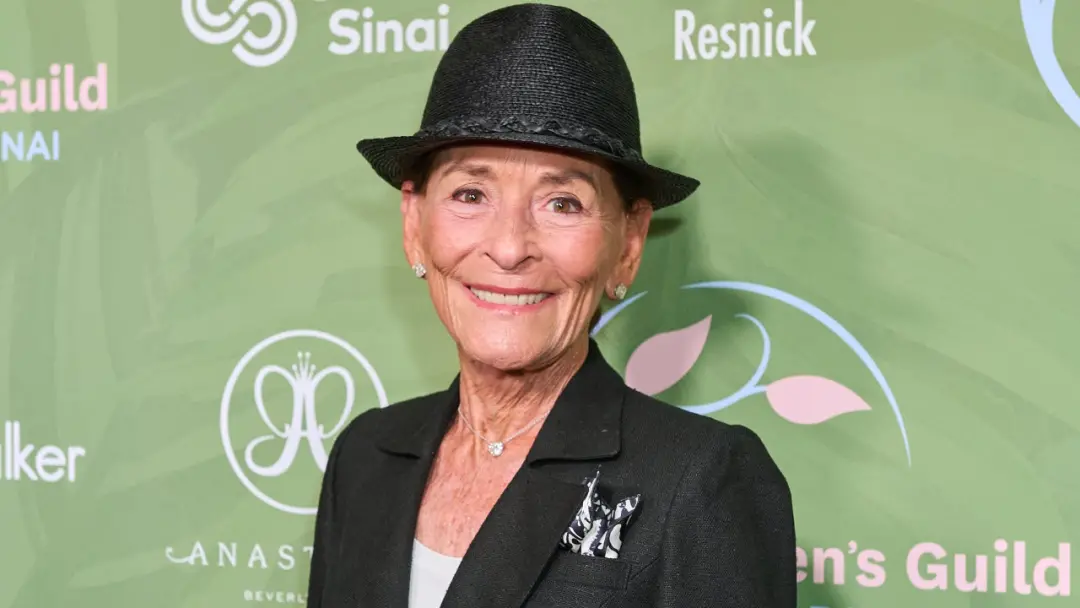 Judge Judy anuncia que vai se aposentar e passar o bastão para o filho Adam Levy. Essa transição parece natural, já que…