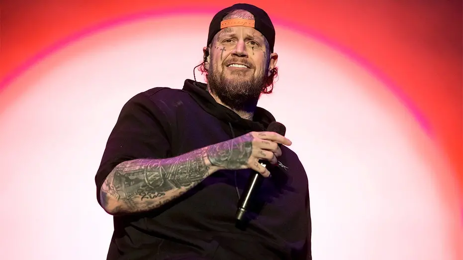 Jelly Roll falou que pode abandonar a música country se Deus mandar, e que os fãs nunca mais o veriam. É um reflexo da …
