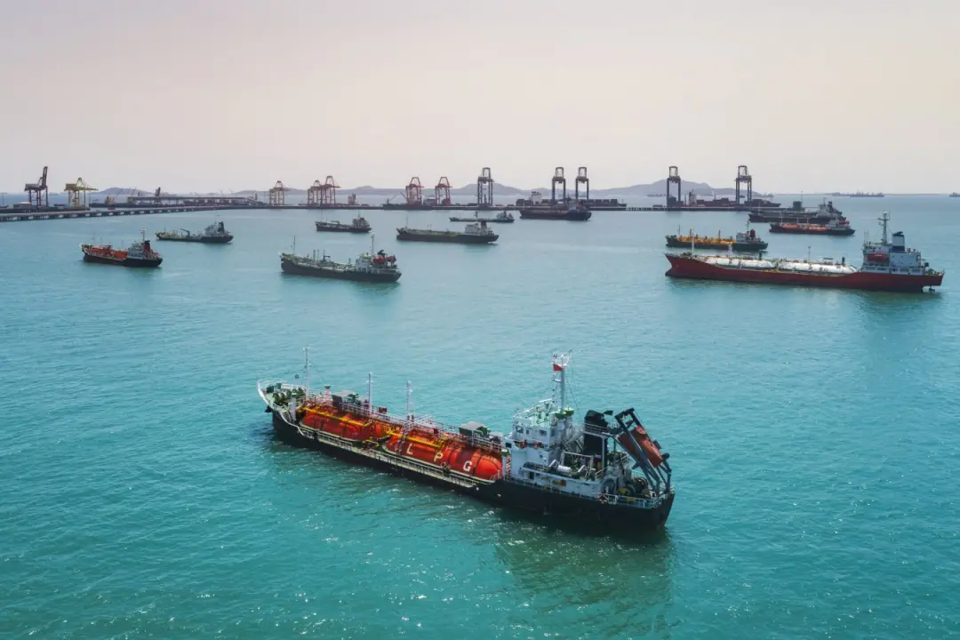 Se todos os navios fossem tirados da água, a mudança no nível do mar seria determinada por isso. A ideia de vida anaeró…