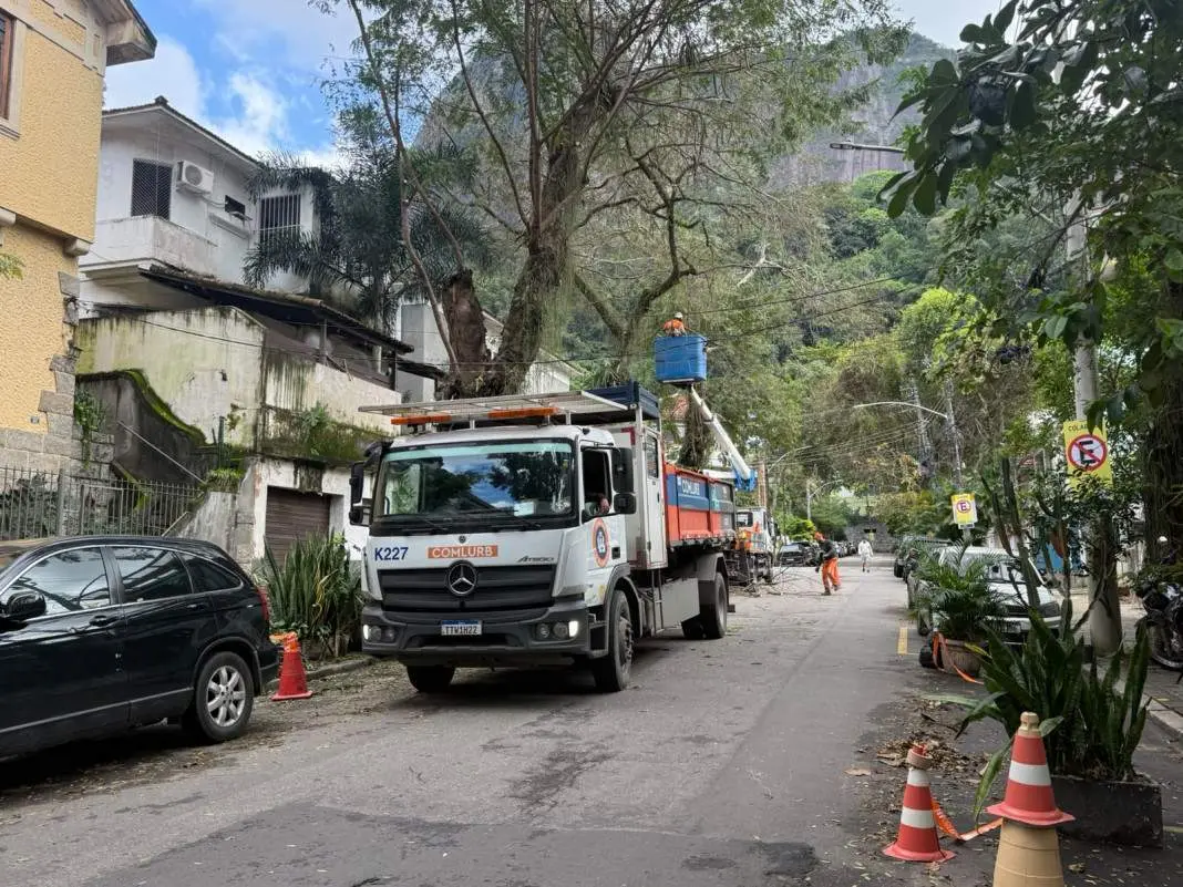 Rua Miguel Pereira no Humaitá recebe operação de zeladoria integrada até sexta-feira. Reunir limpeza, poda e reparos em…