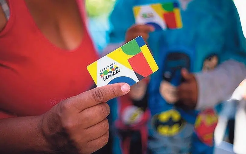 Saúde e educação melhoraram pra quase metade dos beneficiários do Bolsa Família, com 54% e 64% de melhora percebida. Ma…