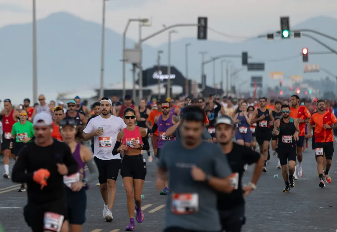 42K da Maratona do Rio 2027 tem pré-venda começando nesta quinta, com 20% de desconto para clientes Itaú. É um bom jeit…