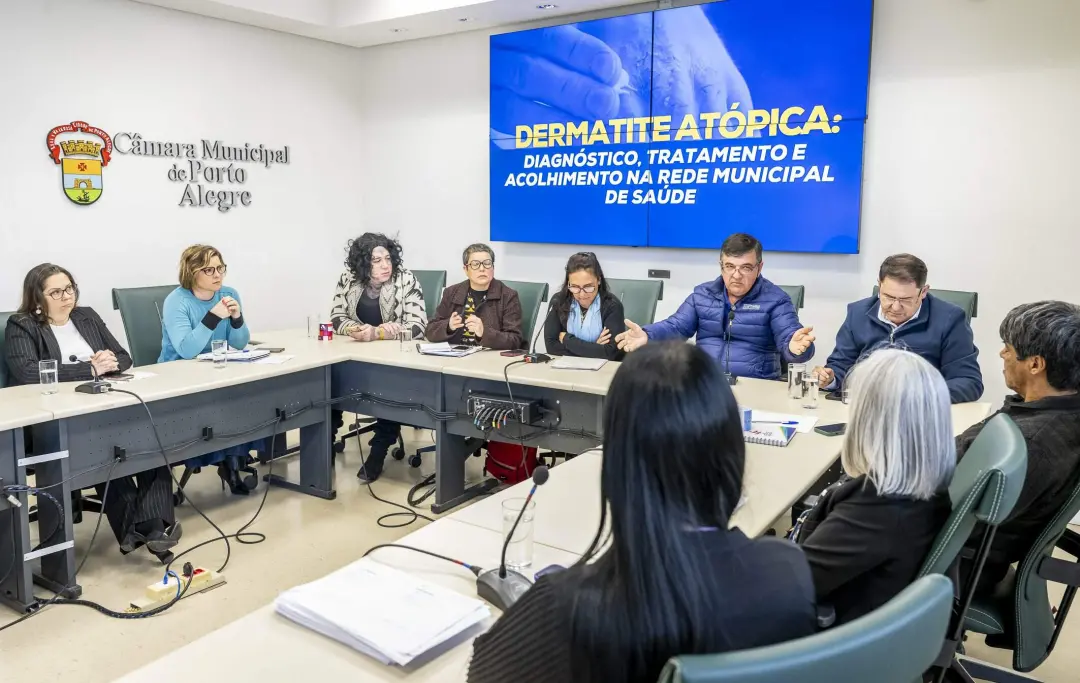 Pietro, criança com dermatite atópica, precisa de tratamento no SUS, mas ainda não há prazo para a chegada dos medicame…