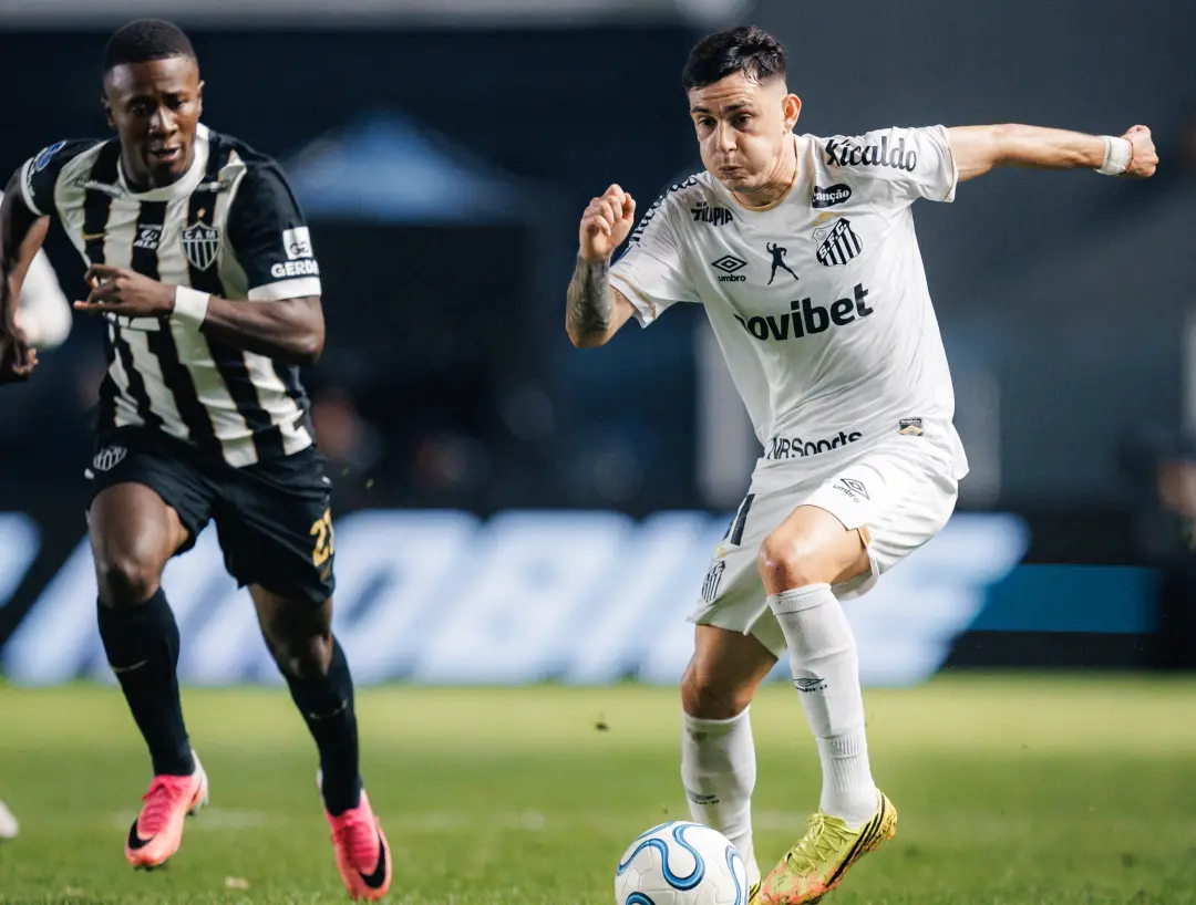 Santos enfrenta o Atlético-MG em Belo Horizonte pelo jogo de volta das quartas da Sul-Americana, com o Santos buscando …