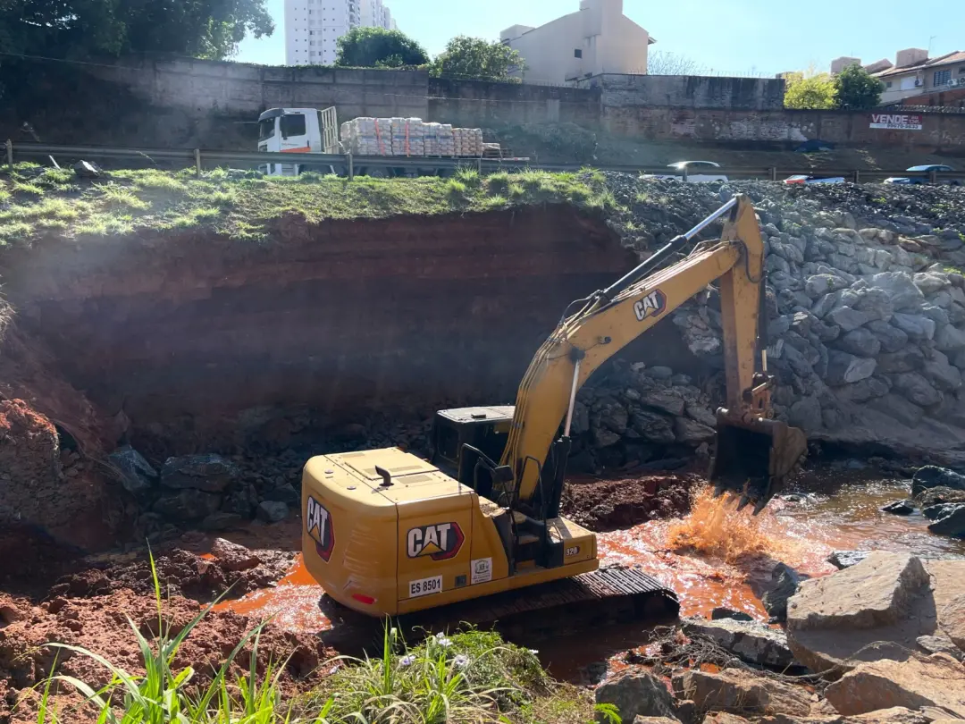 Marginal Botafogo em Goiânia, Setor Norte Ferroviário, recebeu obra de contenção de erosão. Estabilizar o talude com pe…