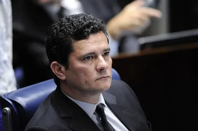 39% das intenções de voto de Moro no Paraná, enquanto Curi e Deltan empatam com 31% e 30% no Senado. Parece que o eleit…