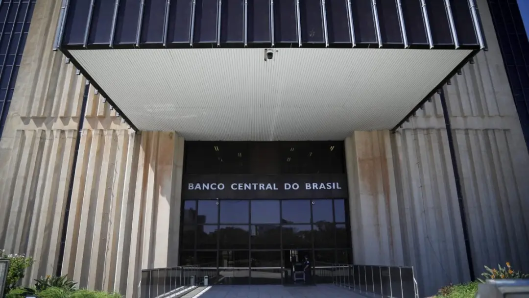 Prévia do PIB caiu 0,22% em julho, mostrando perda de ritmo na economia. O recuo em dois meses seguidos mostra que o ar…