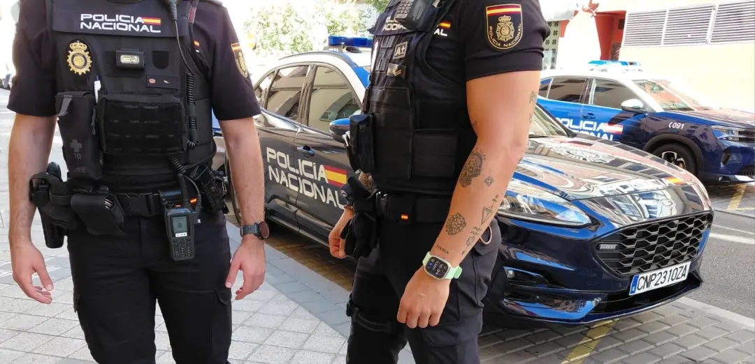 Cinco dos seis suspeitos de agressão em Oviedo foram detidos pela Polícia Nacional. A denúncia é de agressão com ódio c…