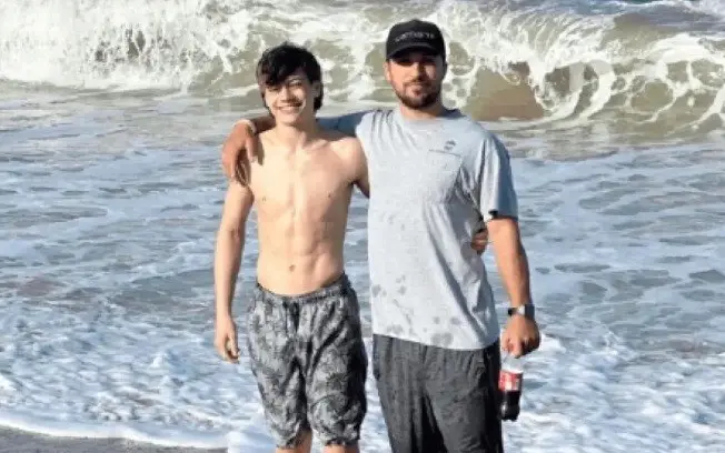 Dominick, um garoto de 13 anos, fez três cirurgias depois de ser atacado por um castor em Maryland, Estados Unidos. A s…