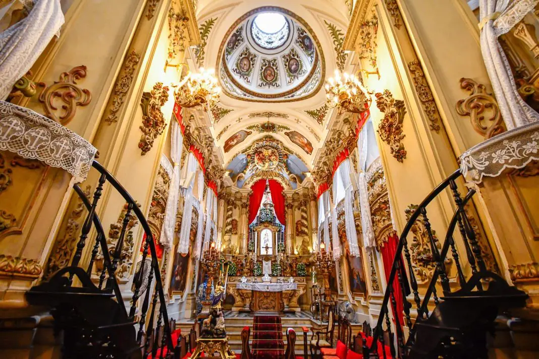 Igrejinha da Rua do Ouvidor recebeu o Festival Rio Cello na Semana de Arte do Rio. Troca o som religioso pelo violoncel…