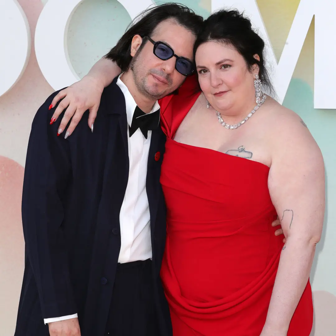 Lena Dunham, que fez a serie sobre meninas na adolescencia, teve sua vida amorosa detalhada com o marido Luis Felber. A…