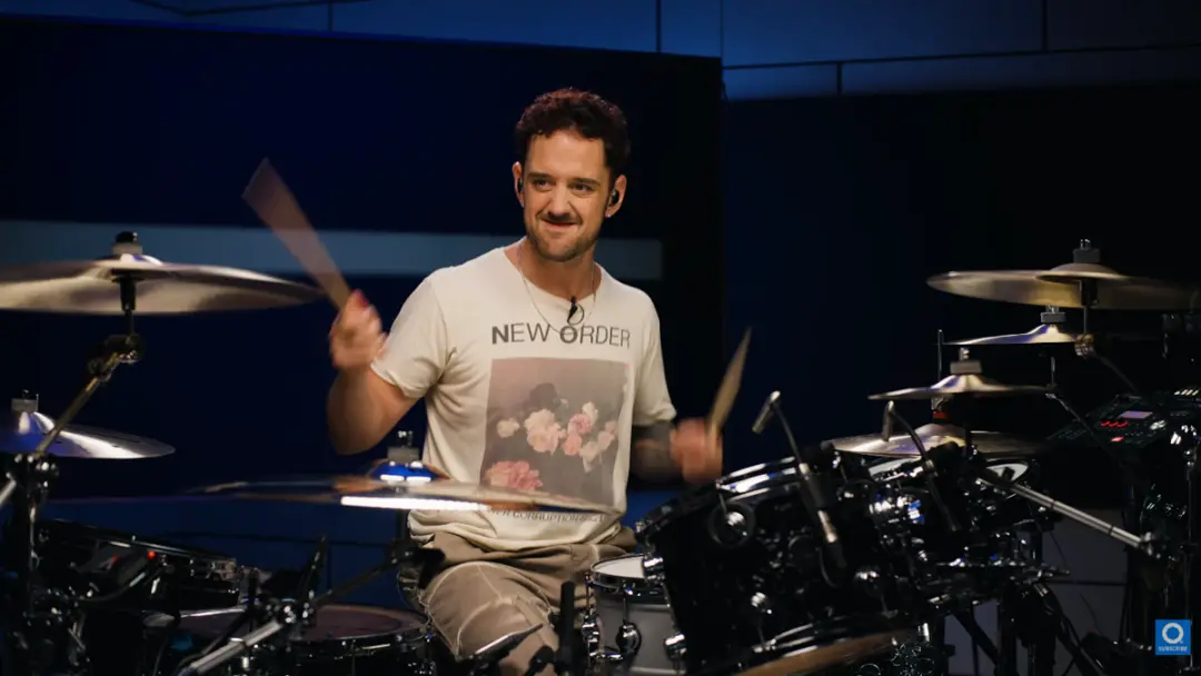Colin Brittain, baterista do Linkin Park, tocou Hallowed Be Thy Name do Iron Maiden na série Drumeo For the First Time.…