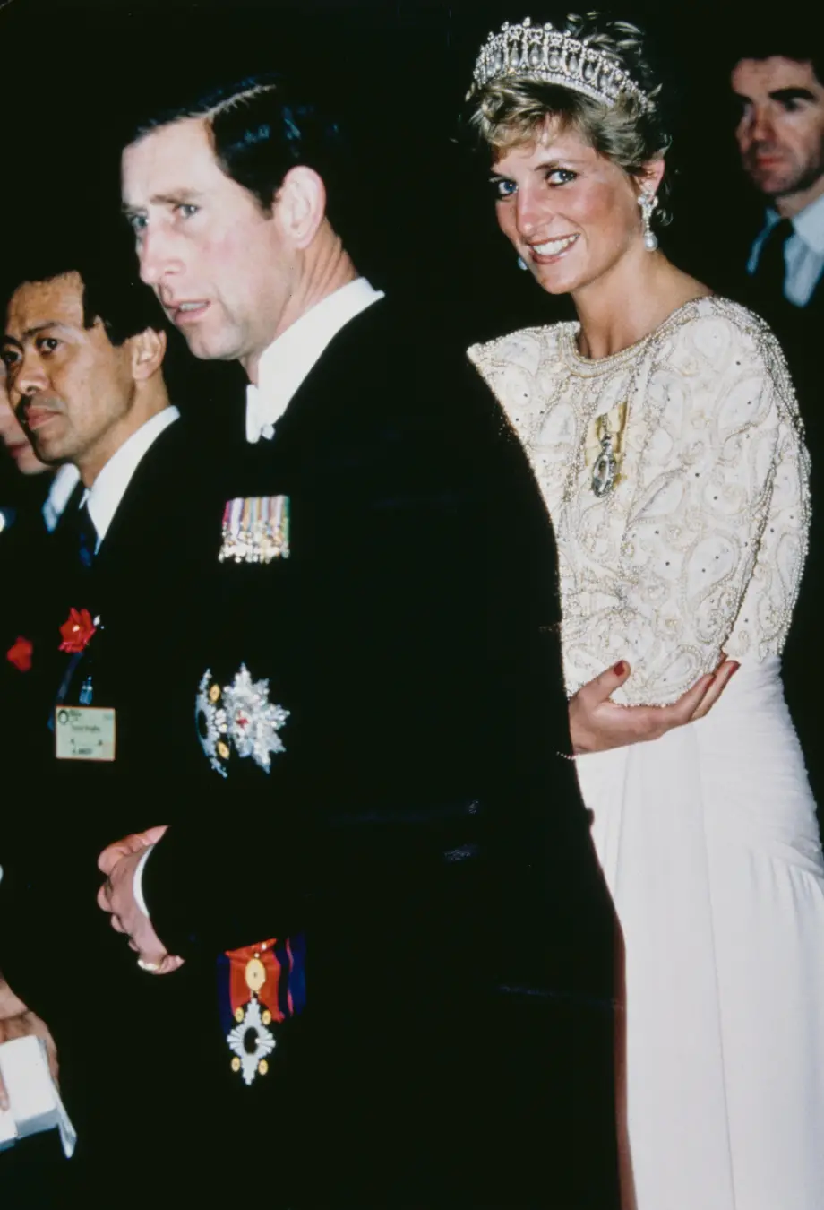 O livro Swan Song, de Charles Spencer, que fala sobre Diana, será lançado na terça-feira. Um comentário forte do Rei Ch…