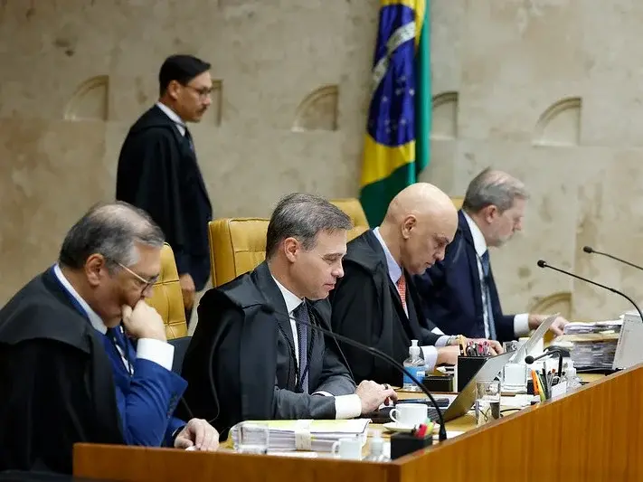 Ministros do STF retornam ao plenário em Brasília para discutir planos de saúde e ITBI após o atrito no julgamento do c…