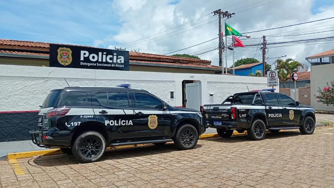 Em Avaré, um homem de 37 anos foi preso suspeito de ameaçar a ex-companheira de 26 anos após o fim do relacionamento. A…