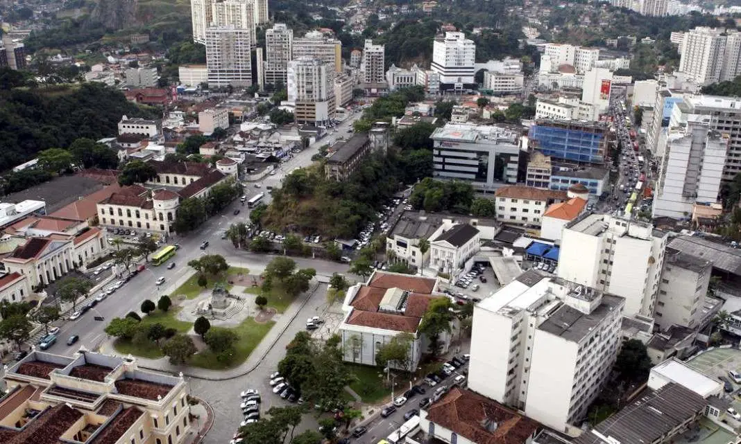 210 apartamentos no Centro de Niterói com licenciamento da prefeitura. Esse aumento na oferta de moradia tenta reverter…