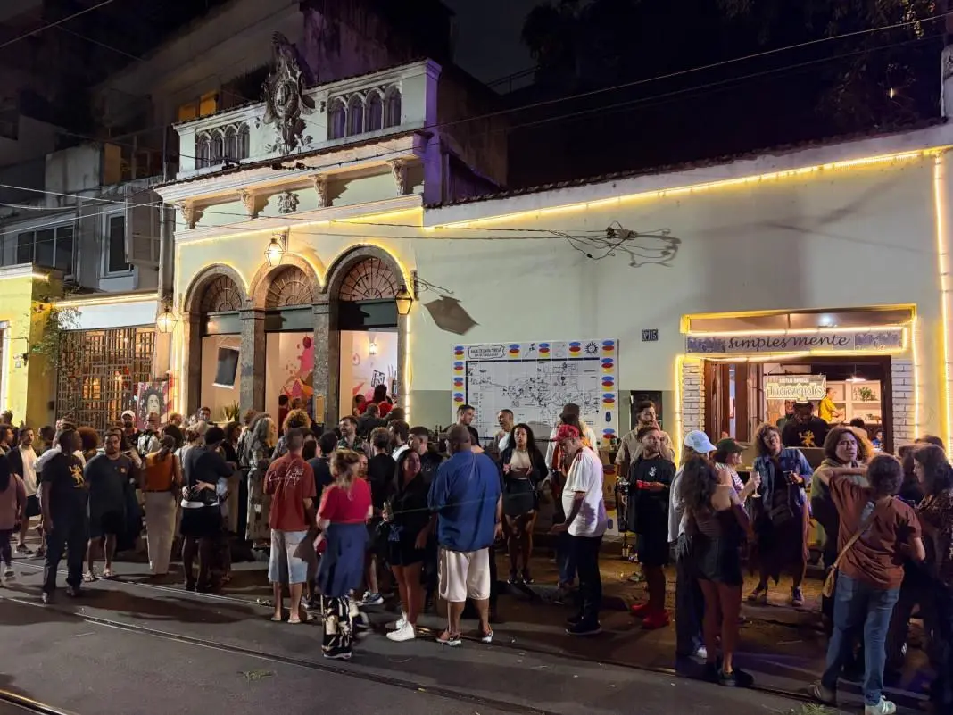 Santa Teresa recebe a Galeria Simplesmente Therê, um lounge com arte e gastronomia, nos dias 19, 20, 26 e 27 de setembr…