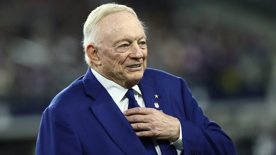 Terrell Owens comparou Jerry Jones a Donald Trump após a derrota dos Cowboys para os Giants na temporada 2026. Ele argu…