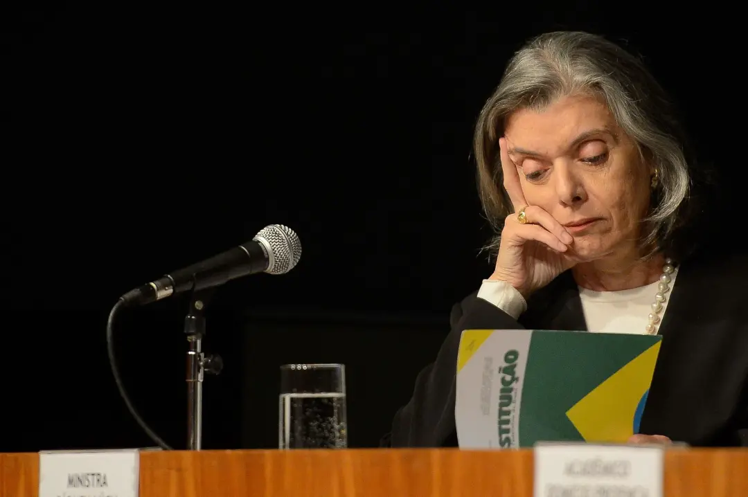Cármen Lúcia lamentou a descrença da população nas instituições, falando no 22º Encontro Nacional de Controle Interno e…