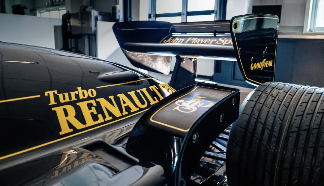 Apenas dez réplicas do Lotus 97T, o carro da primeira vitória de Ayrton Senna na F1 em 1985, vão ser feitas. É um proje…