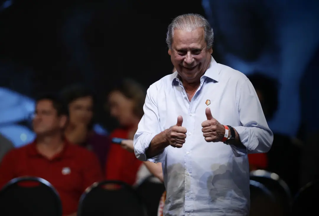 Lula pede votos para José Dirceu na Câmara, chamando a eleição de reparação histórica. O ex-ministro teve condenações r…