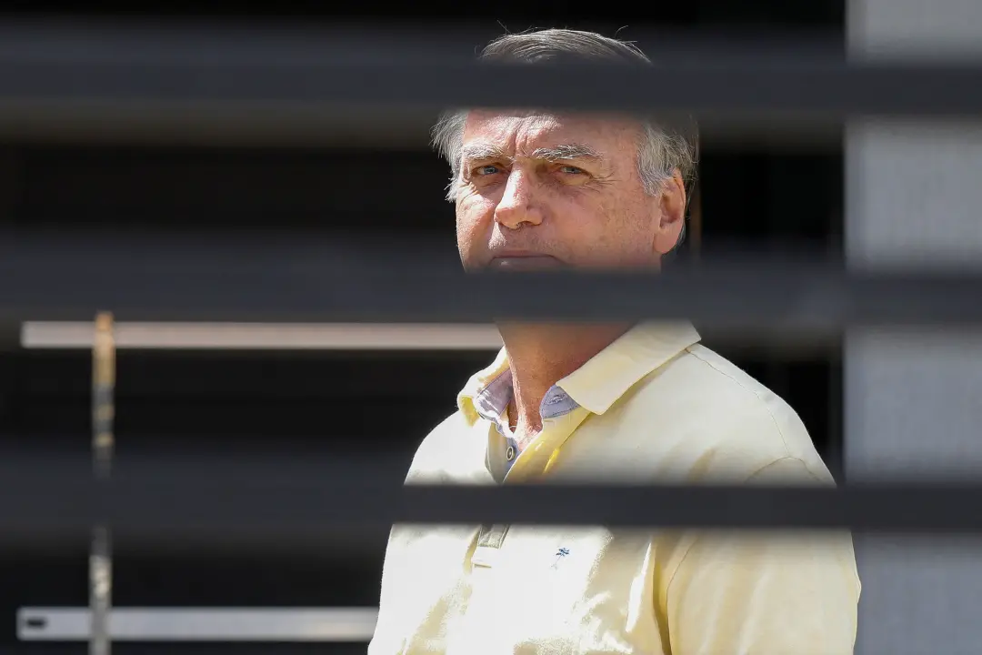 TSE proíbe imagem de Bolsonaro em santinhos de campanha de Lucas Bove. A liminar da ministra Estela Aranha impede o uso…