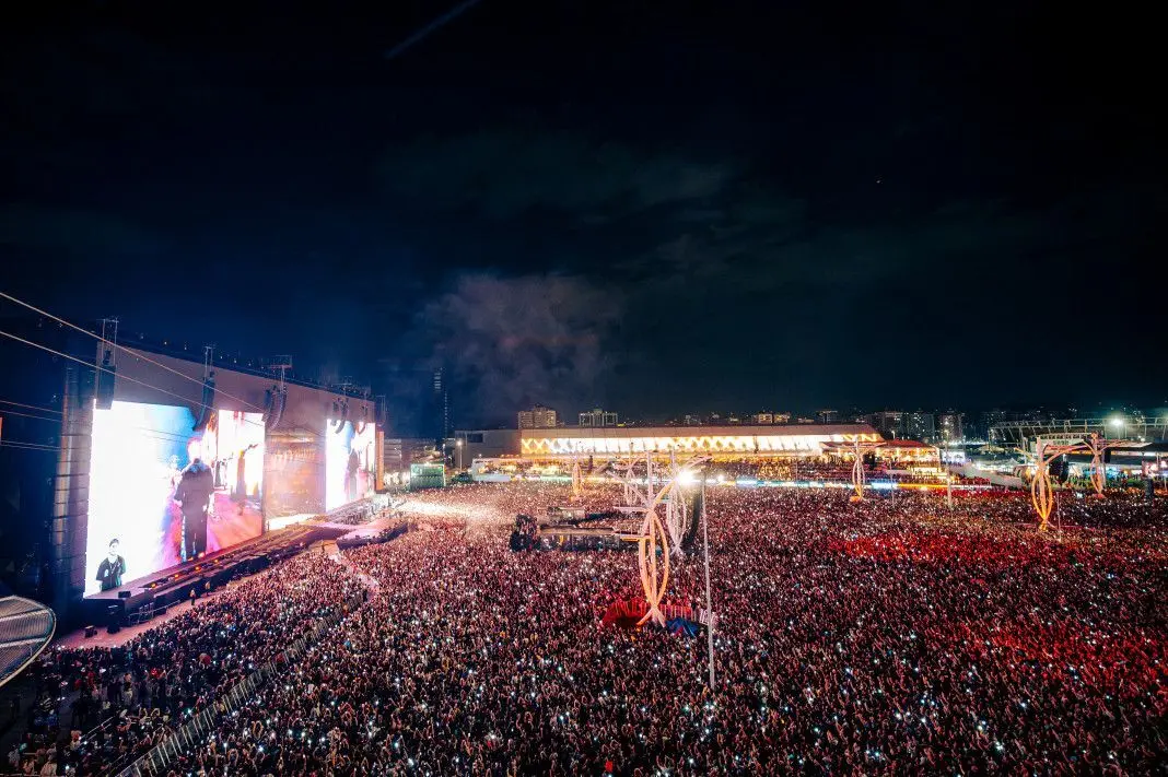 85,79% de ocupação dos hotéis cariocas durante o Rock in Rio 2026. A procura foi maior na primeira semana do evento, co…