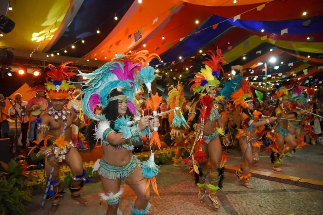 Praça Tiradentes recebe a Festa Brasileira com samba e artesanato neste fim de semana, integrando a Semana de Arte do R…