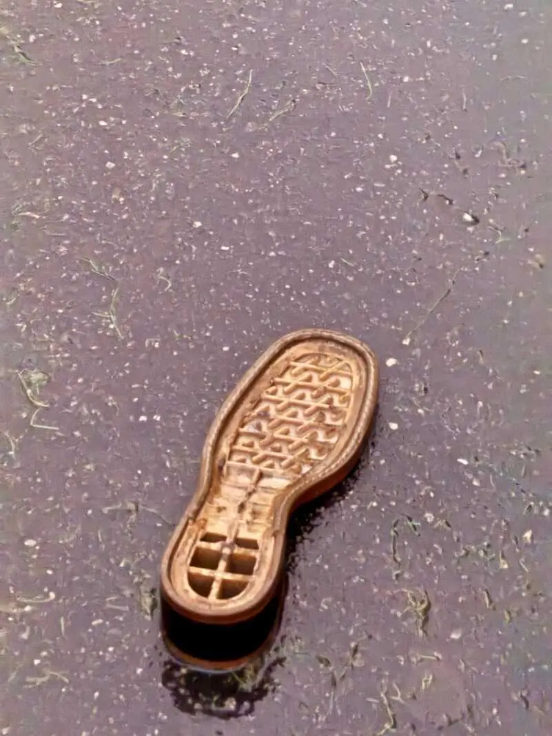 Chuva forte no Rock in Rio 2026 fez tênis descolarem, gerando uma procura inesperada nos produtos da C&A. Essa demanda …