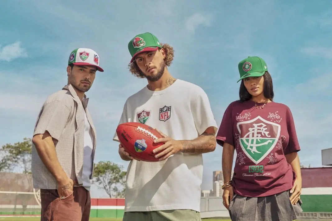 Fluminense e New Era lançaram coleção especial para a NFL no Maracanã, com bonés e camisetas no verde e grená. A união …