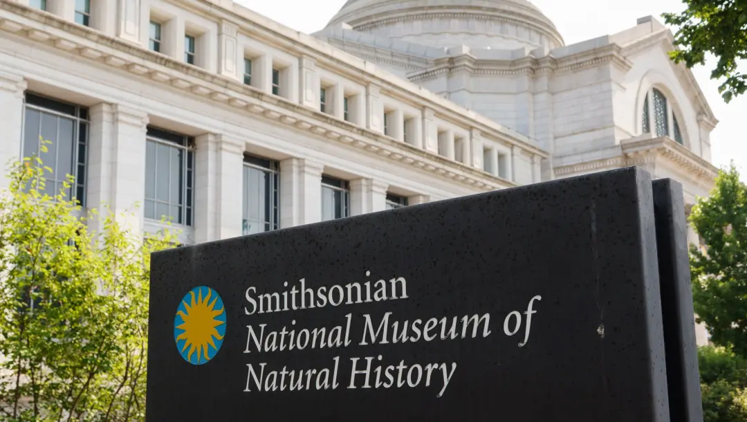84 mil dólares serão gastos para colocar placas no museu Smithsonian alertando que ele ficou woke. Gastar dinheiro públ…