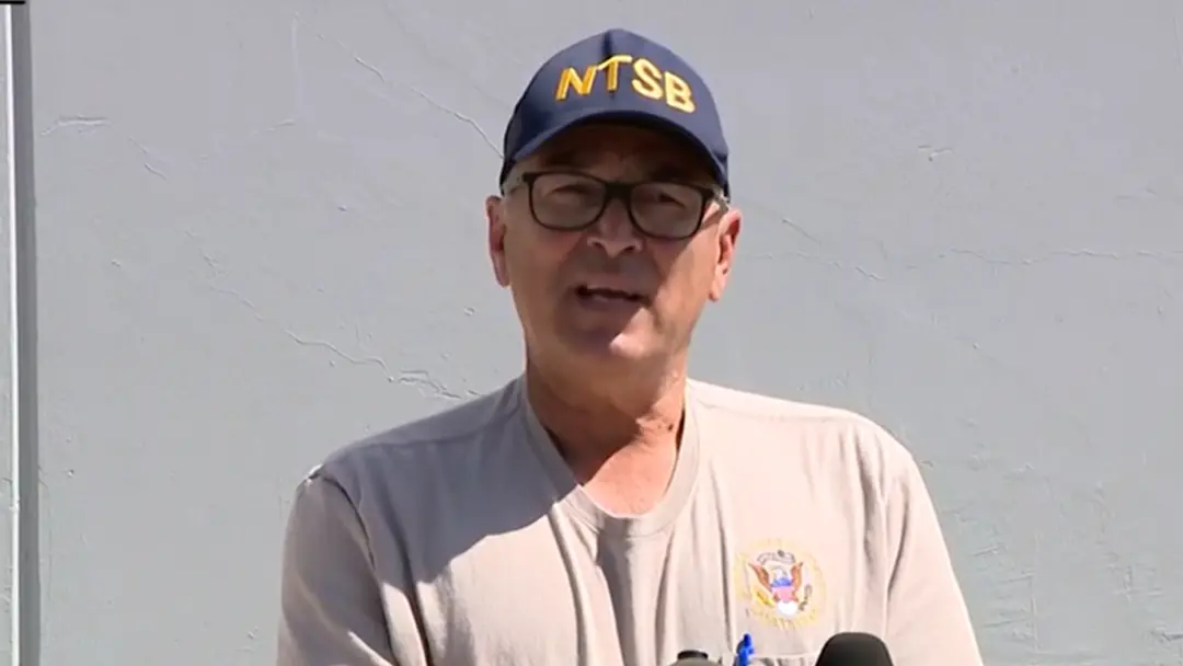 Um helicóptero de notícias de Los Angeles caiu enquanto cobria um acidente fatal de ônibus. A NTSB investiga o ocorrido…