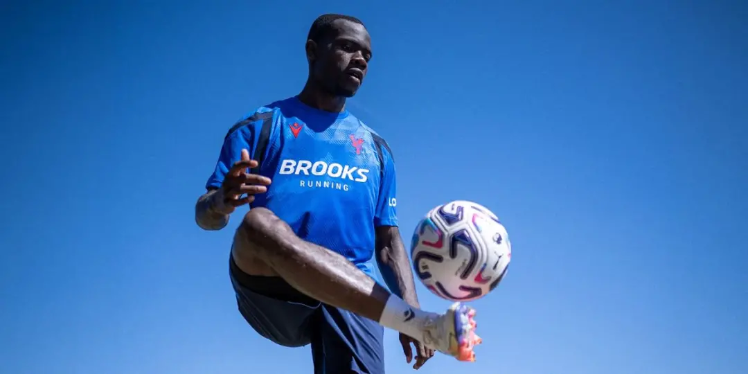 Crystal Palace fechou contrato com a Brooks Running para ser parceiro oficial de calçados do futebol masculino e femini…