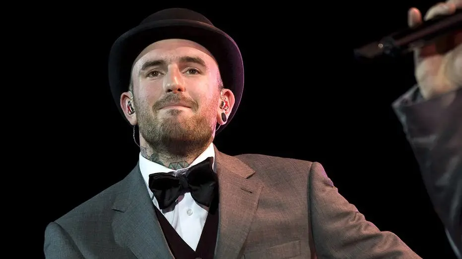 Ben Saunders, vencedor da primeira temporada do The Voice of Holland, foi encontrado morto aos 43 anos no lago Rijkersw…