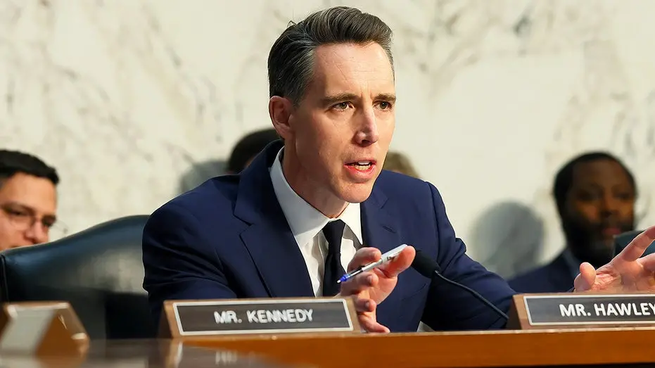 Senador Josh Hawley quer fechar uma brecha fiscal de 2017 que empresas de tecnologia usam para construir data centers. …