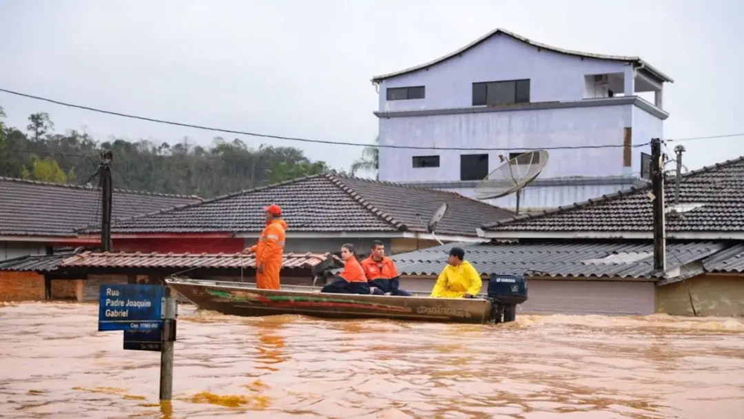 Cinco municípios e Piracaia no Vale do Ribeira decretaram emergência por chuvas, afetando cerca de 2000 pessoas. É preo…