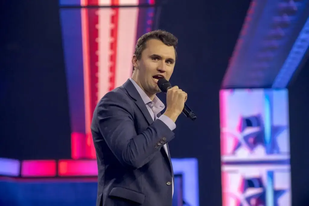 Utah Valley University e o estado de Utah estão sendo acusados pela família de Charlie Kirk por falhas de segurança que…