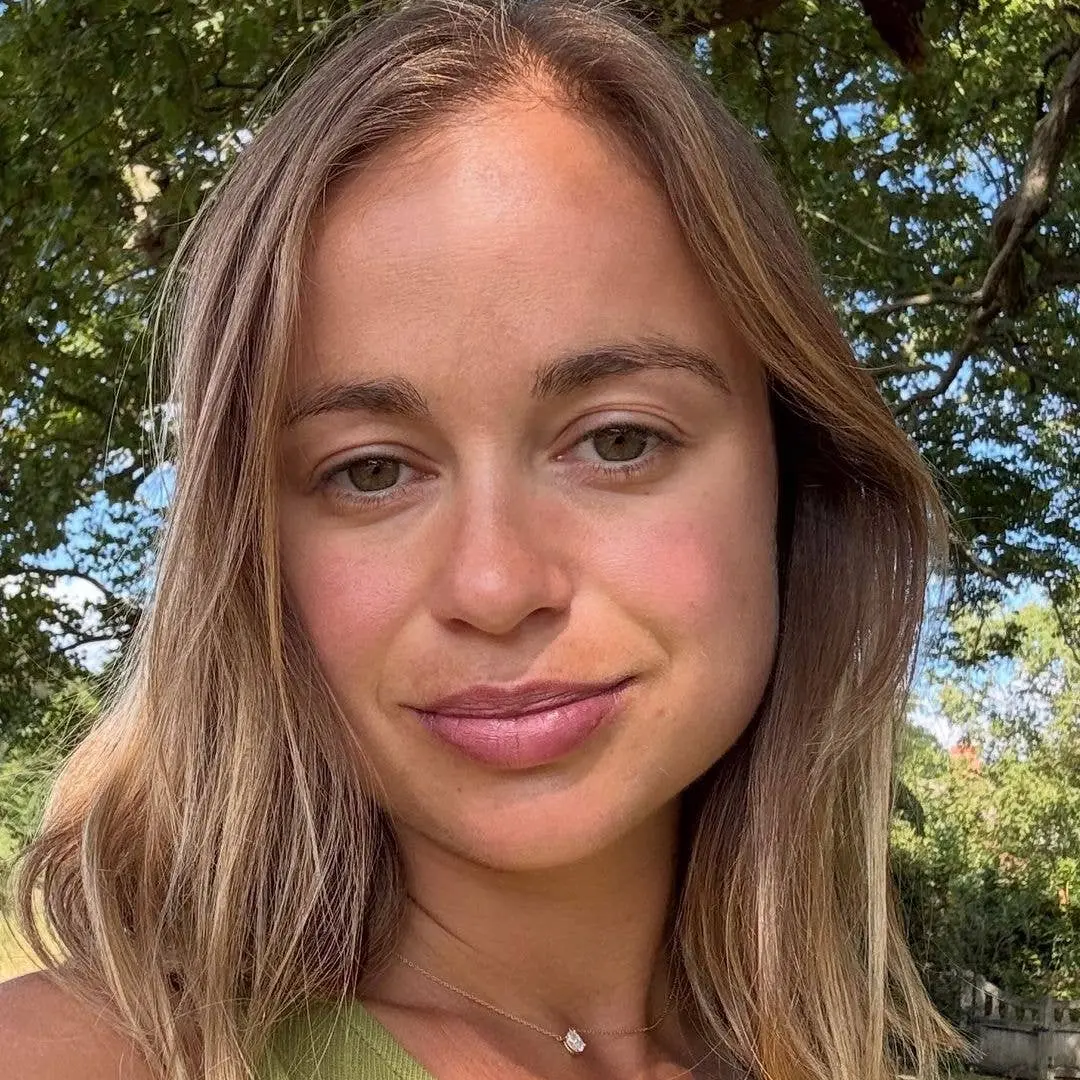 Lady Amelia Windsor apareceu sem maquiagem em biquíni na Palma de Mallorca. Um verão de sol e praia, mas a imagem mostr…