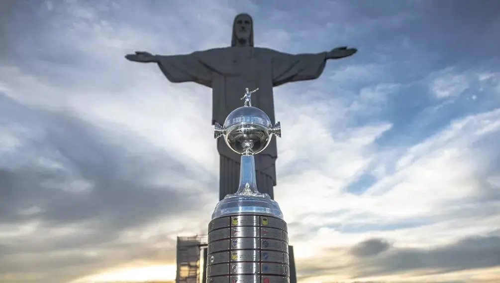 464 mil turistas argentinos e equatorianos visitaram o Rio nos primeiros sete meses de 2026 com a Copa Libertadores. O …