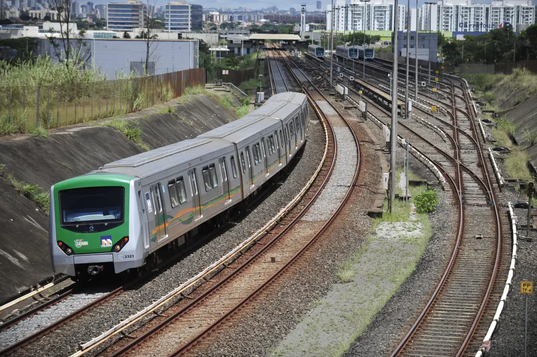 Quase quadruplicar a rede de trilhos no DF, com 120 km de novos trechos e 114 estações, isso é um salto enorme no trans…