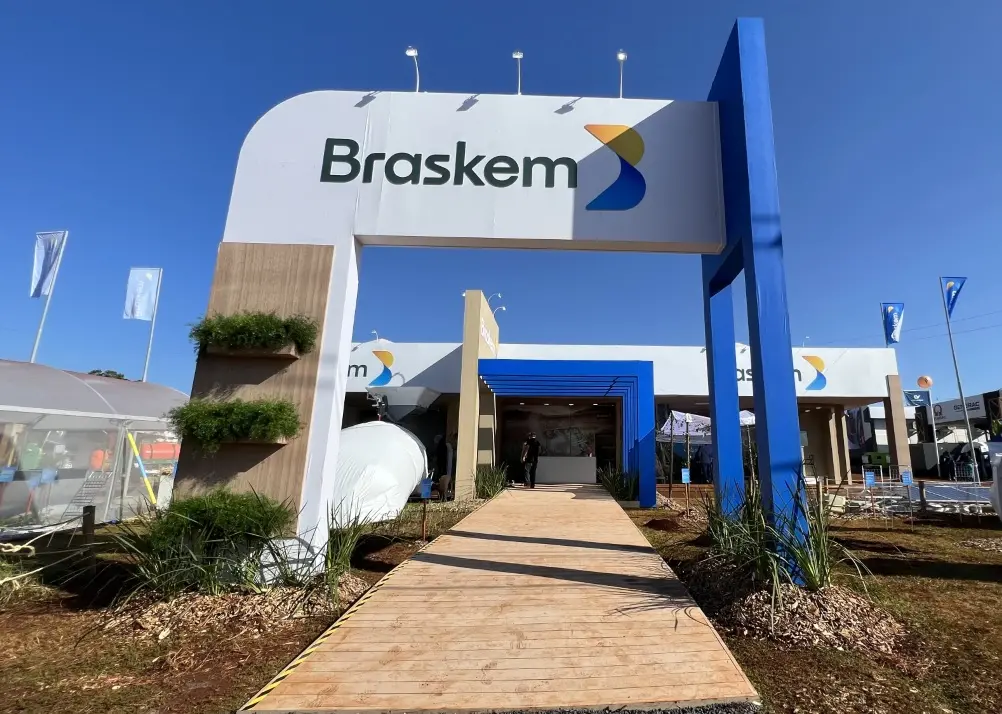 Ações da Braskem caíram mais de 15% após o UBS BB mudar a recomendação para venda e reduzir o alvo para R$ 3,75. O endi…