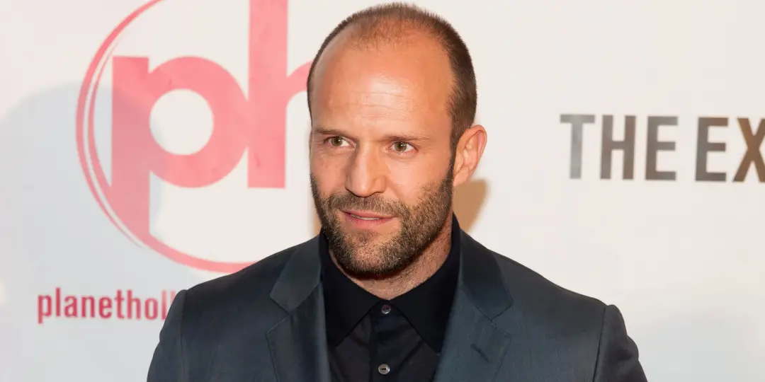 Jason Statham na série de 4 partes no Prime Video The Expendables. O roteiro questionável e a trama previsível são os p…